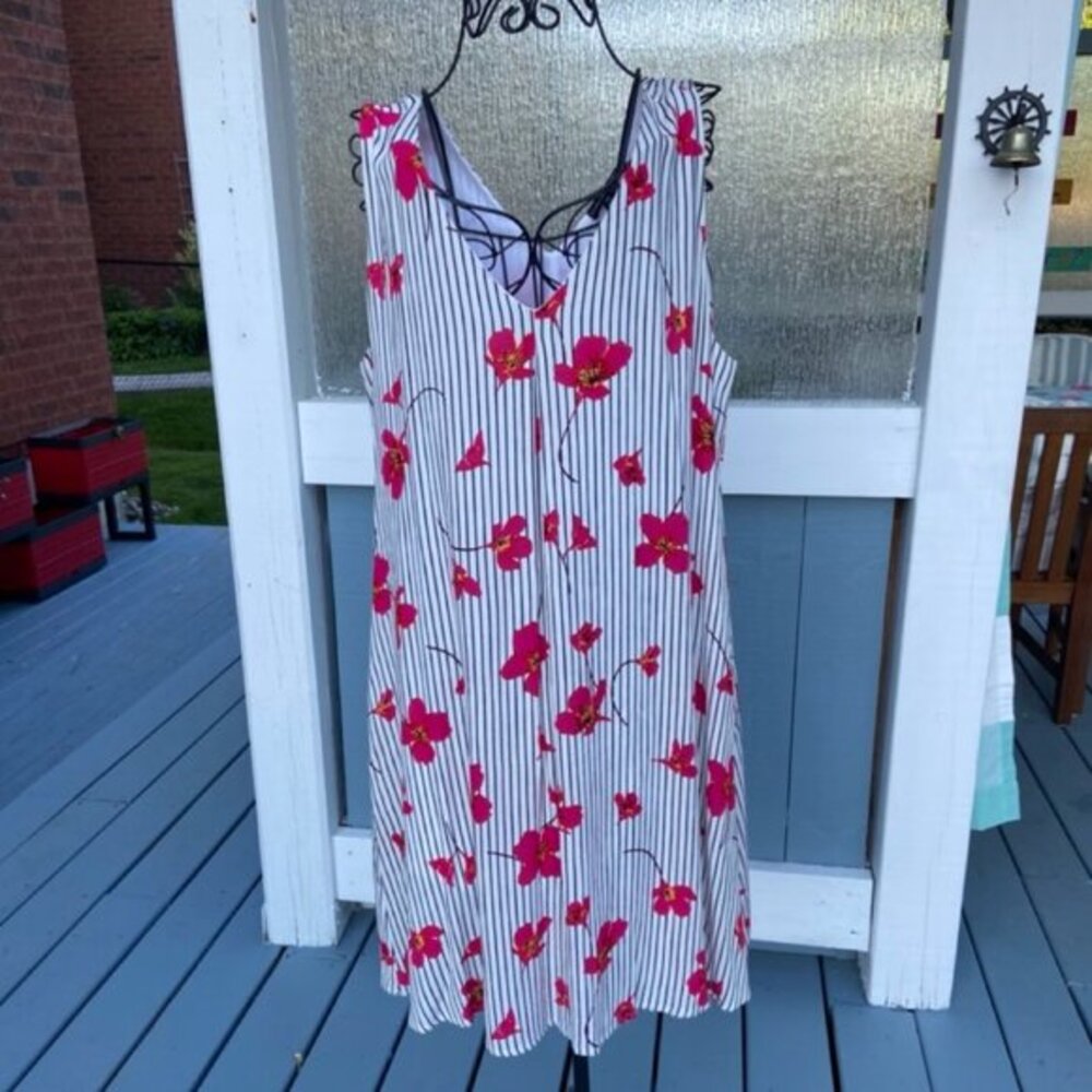 Tribal Femme Fully Lined Sleeveless Rayon Dress with Pink Flowers. NWOT